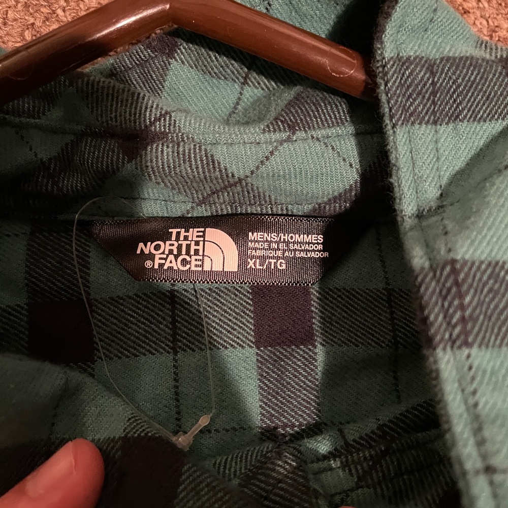 The north face button down light blue and black shirt xl never worn no tags